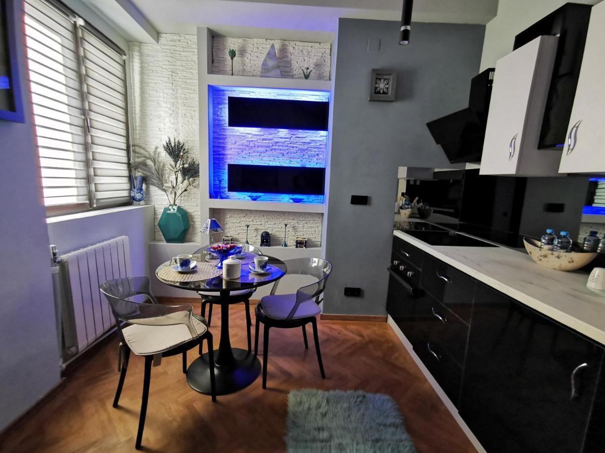 Crystal Central Apartment Braşov Exteriör bild