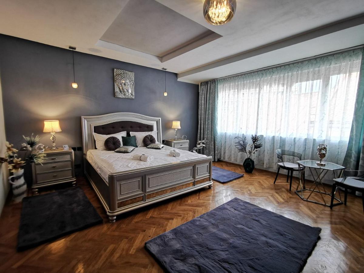 Crystal Central Apartment Braşov Exteriör bild