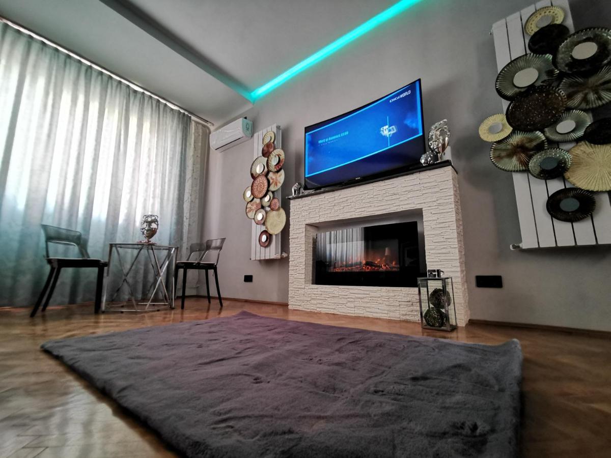 Crystal Central Apartment Braşov Exteriör bild