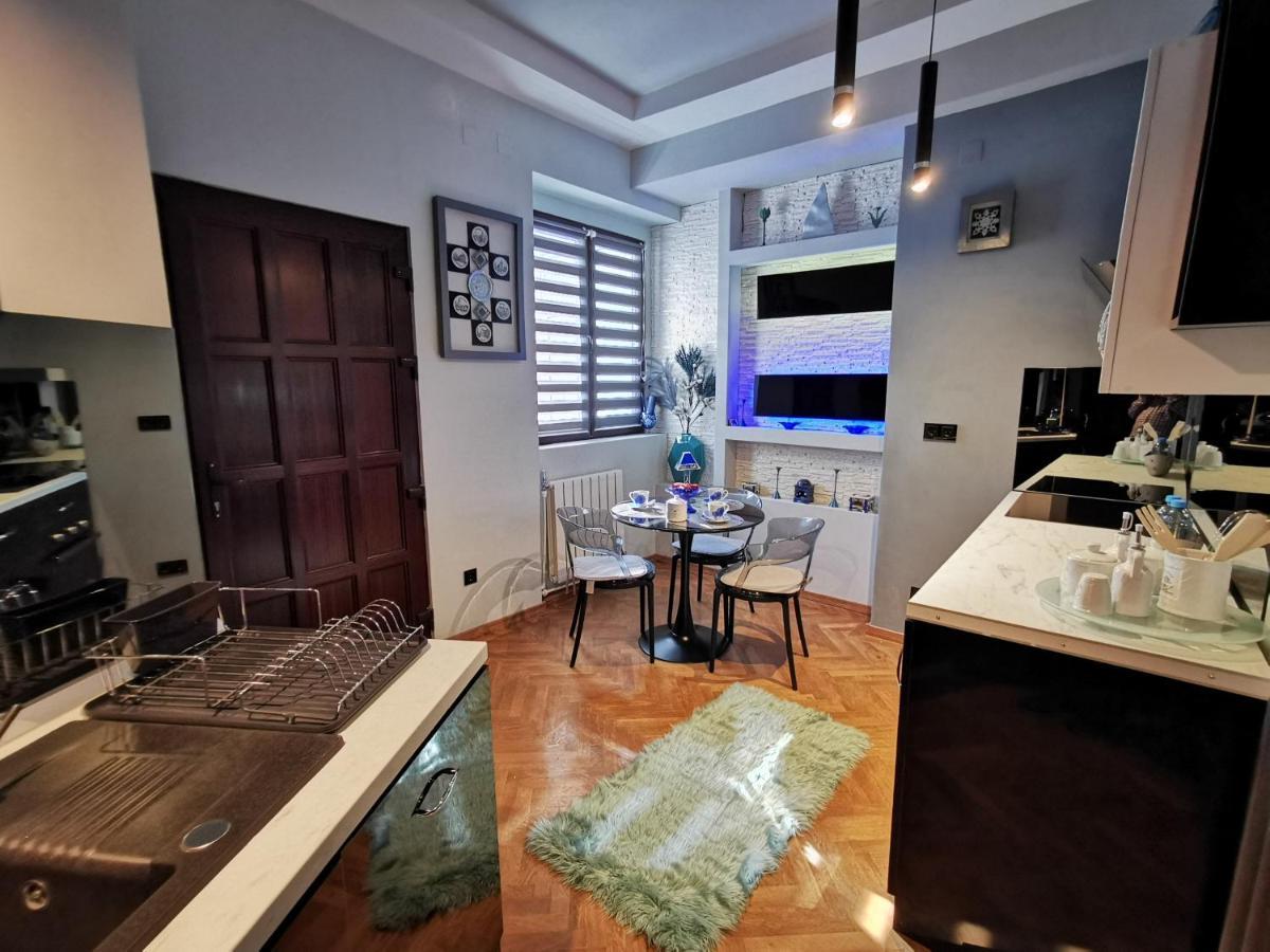 Crystal Central Apartment Braşov Exteriör bild
