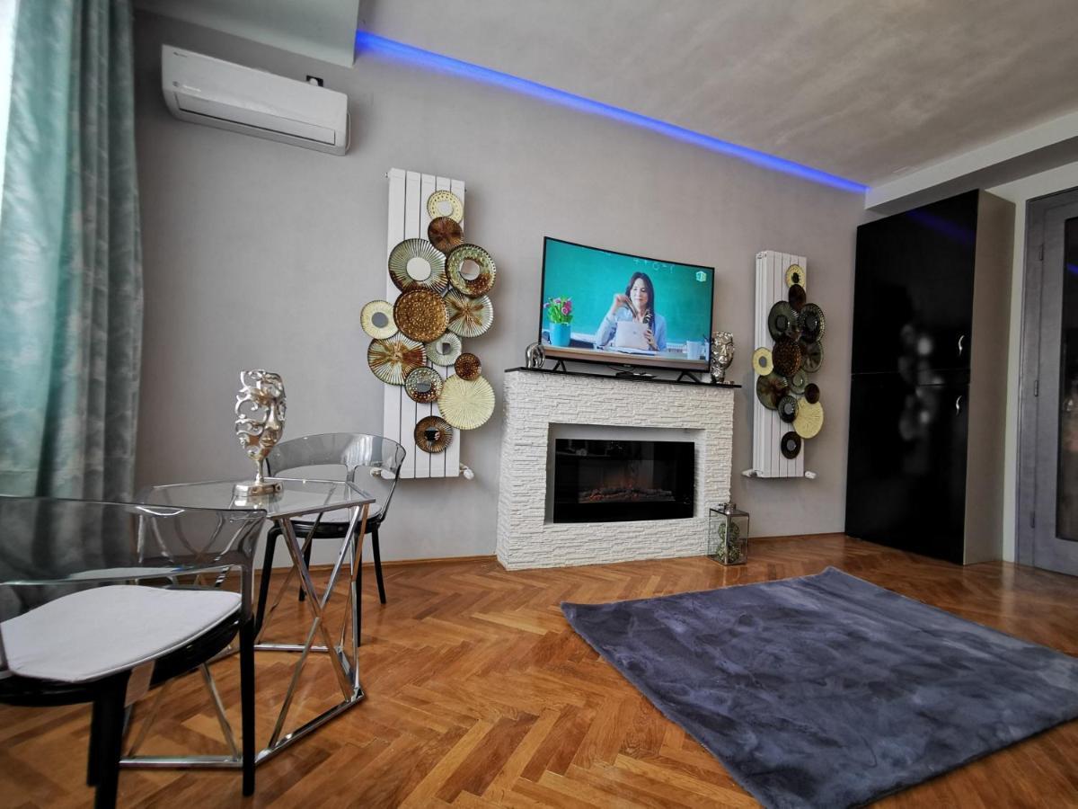 Crystal Central Apartment Braşov Exteriör bild