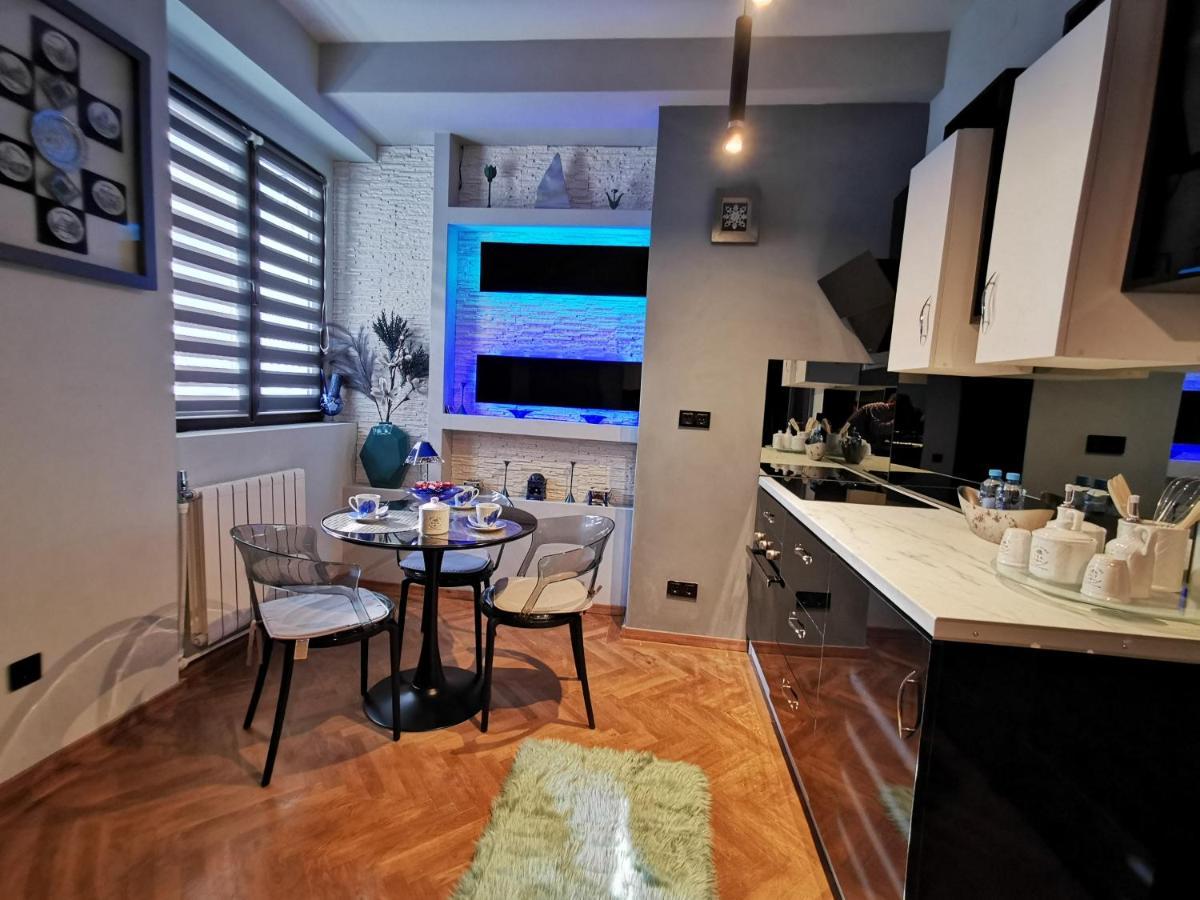 Crystal Central Apartment Braşov Exteriör bild