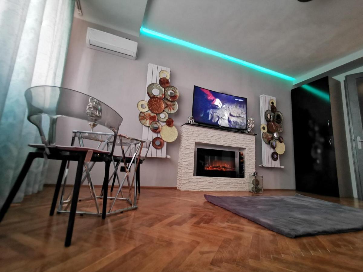 Crystal Central Apartment Braşov Exteriör bild