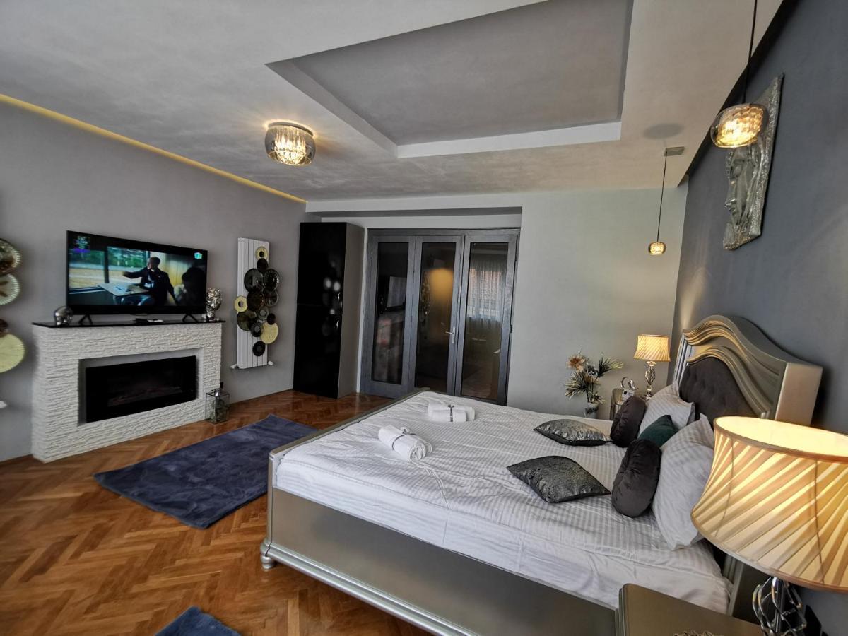 Crystal Central Apartment Braşov Exteriör bild