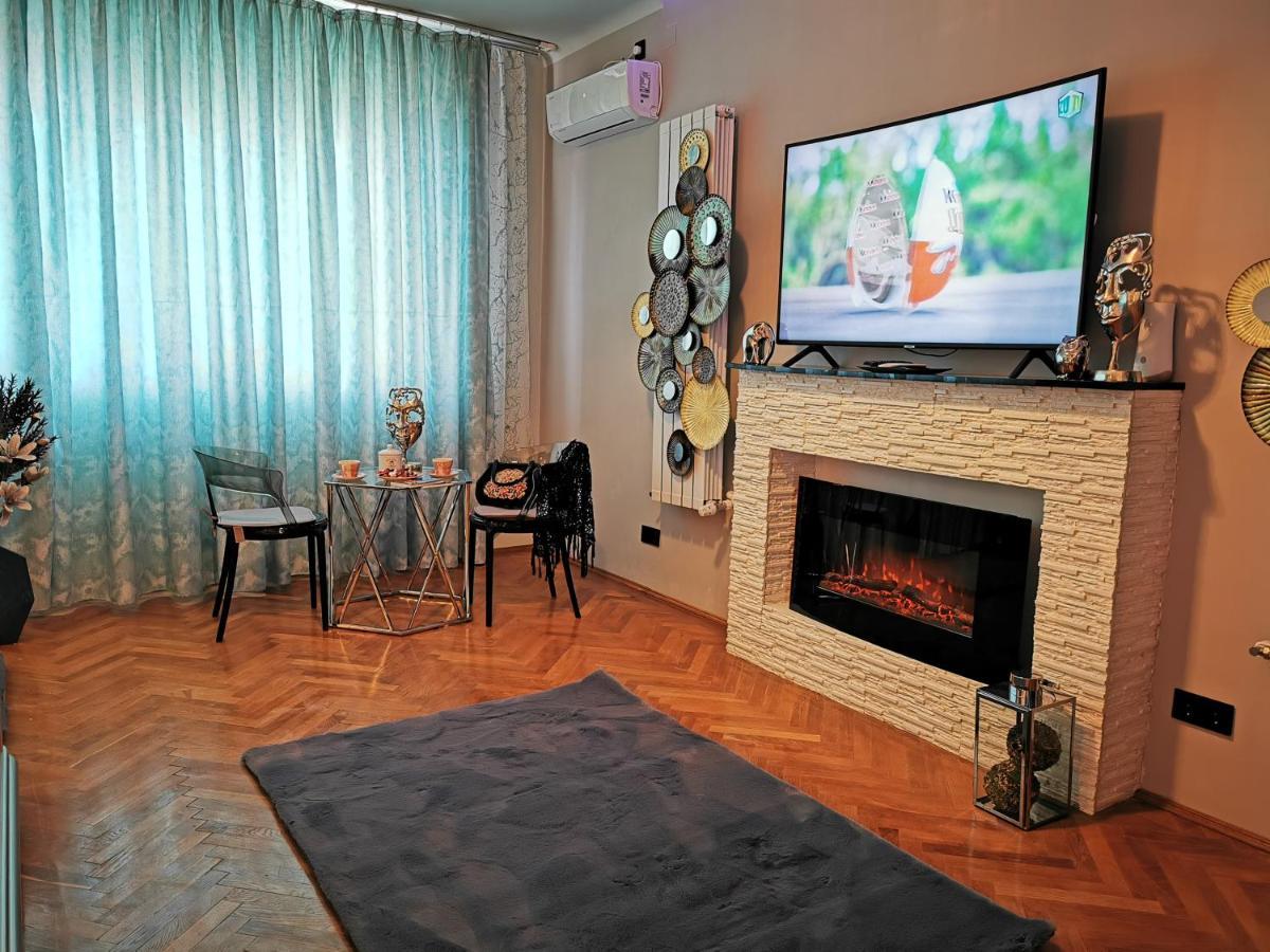 Crystal Central Apartment Braşov Exteriör bild