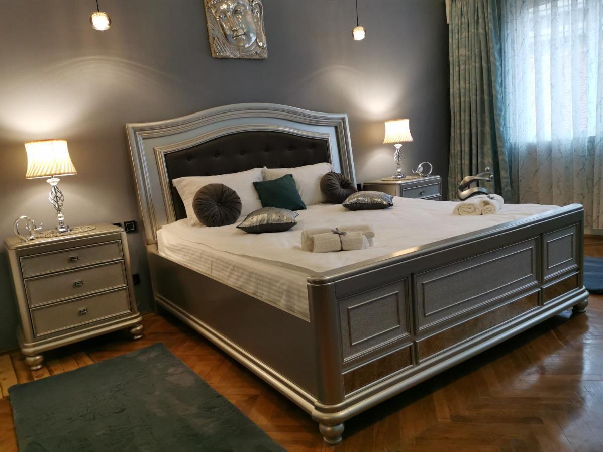 Crystal Central Apartment Braşov Exteriör bild