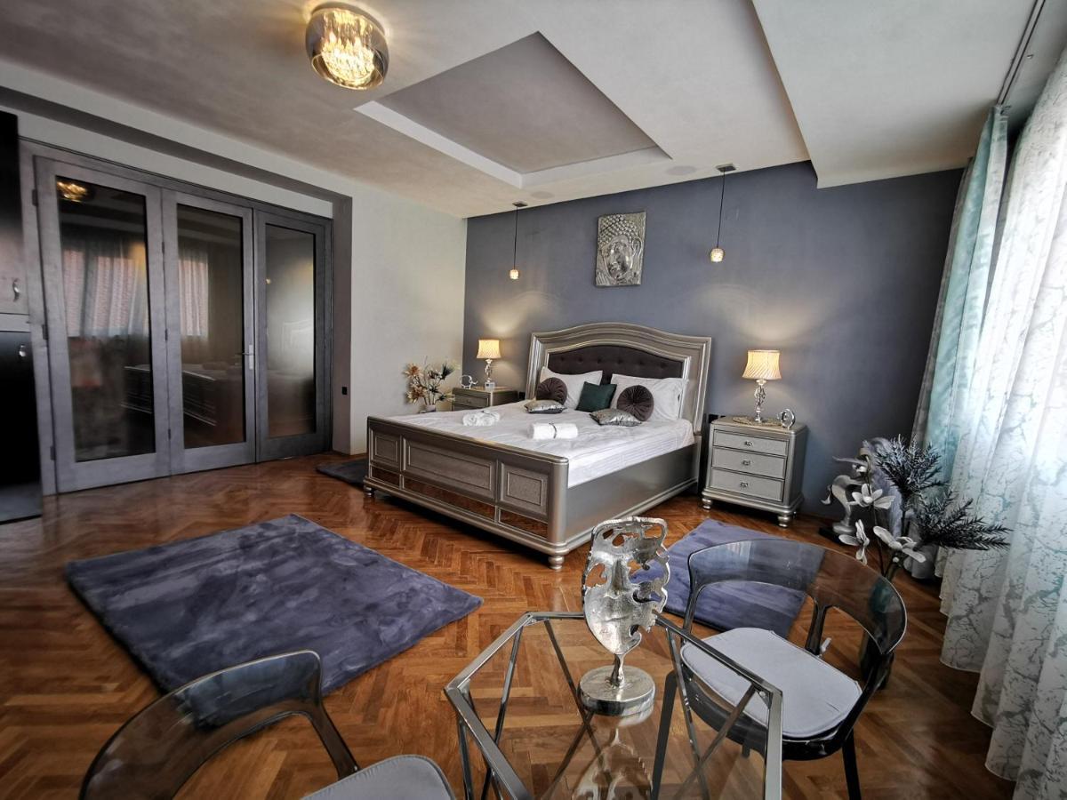 Crystal Central Apartment Braşov Exteriör bild
